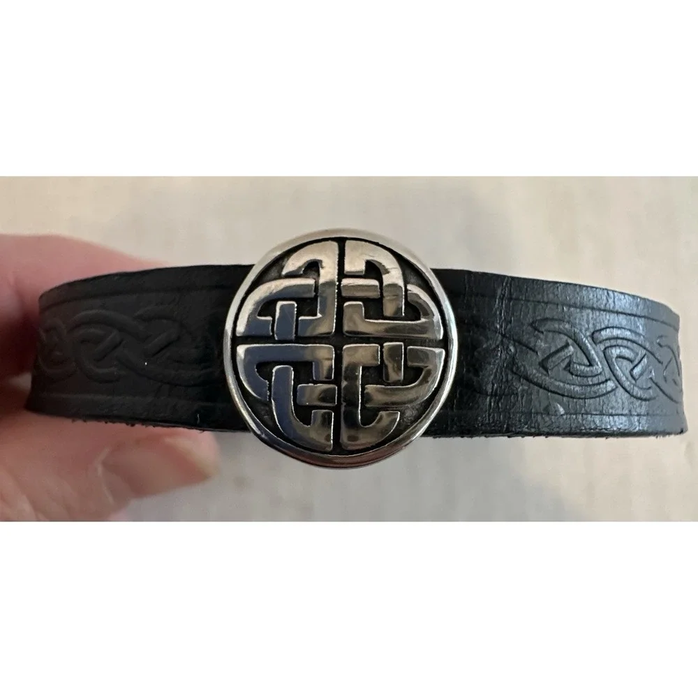 Lee River Ireland Leather Eternal Knot Single Magnetic Cuff Black & Silver Men's